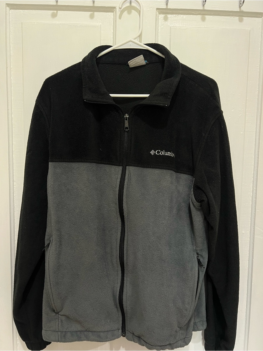 Columbia Men's Two-Tone Black and Gray Lightweight Fleece Jacket